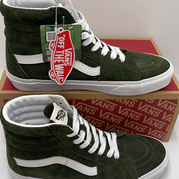 Vans WMNS Sk8-Hi Pig Suede Grape Leaf
VN0A&BVTS0K
SNEAKERS - Picture 2 of 16